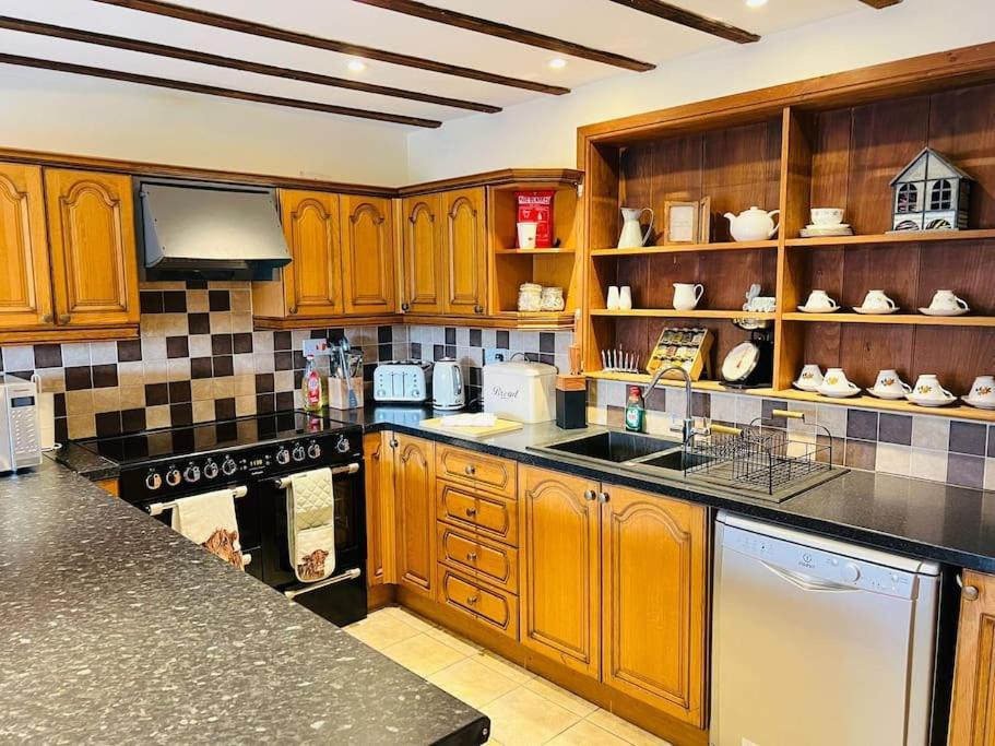 Upper Caerfaelog Farmhouse Llanbister Ngoại thất bức ảnh